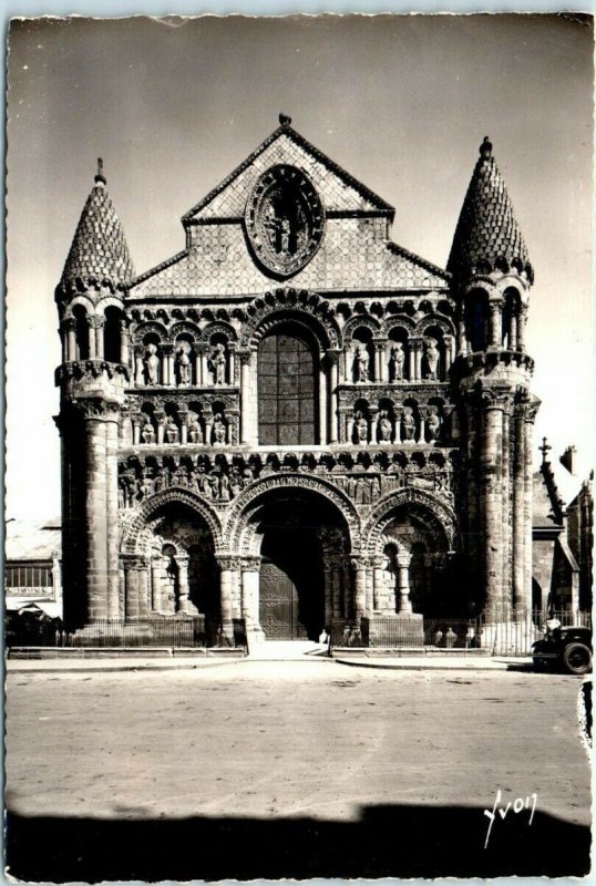 M-39035 12th century Façade Église Notre-Dame la Grande Poitiers France