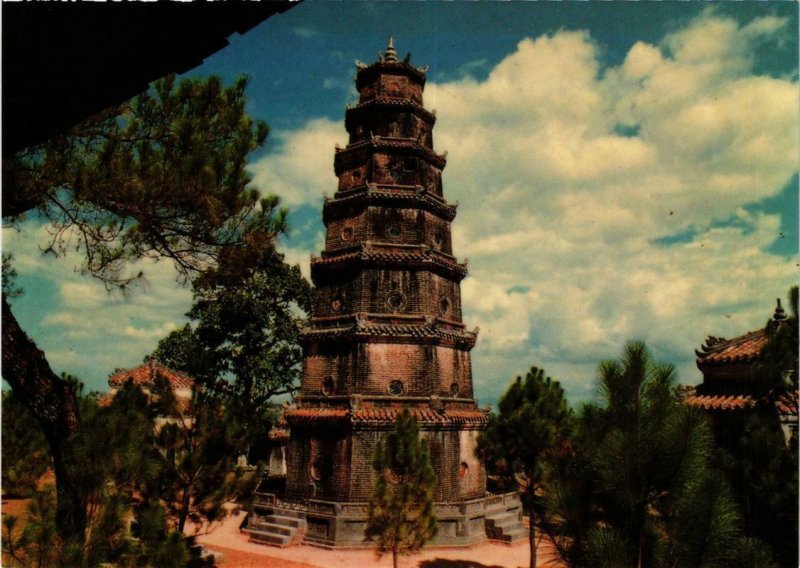 CPM AK La Pagoda Thien Mu. VIETNAM-Indochine (716570)