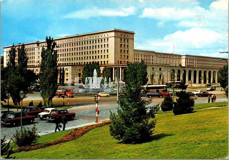 CONTINENTAL SIZE POSTCARD THE NEW MINISTRIES BUILDING AT MADRID SPAIN 1970s