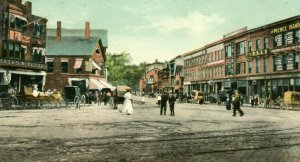 Postcard  View of Main Street & Horse Carriages in Taunton, MA.      R9