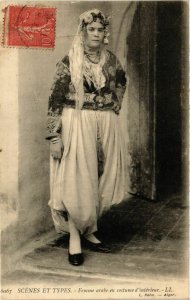 CPA AK Femme Arabe en Costume d'Interieur - Scenes et Types ALGERIE (856175)