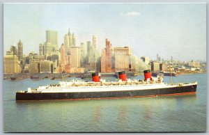 Vtg Cunard RMS Queen Mary White Star Ocean Liner New York City Skyline Postcard