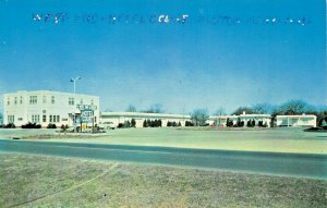 ELKTON MARYLAND~WEST END GARDENS-U.S 40-M F WHITLOCK OWNER~1954 POSTCARD