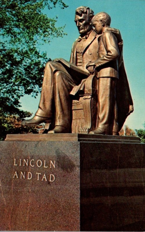 Iowa Des Moines Capitol Grounds Lincoln and Tad