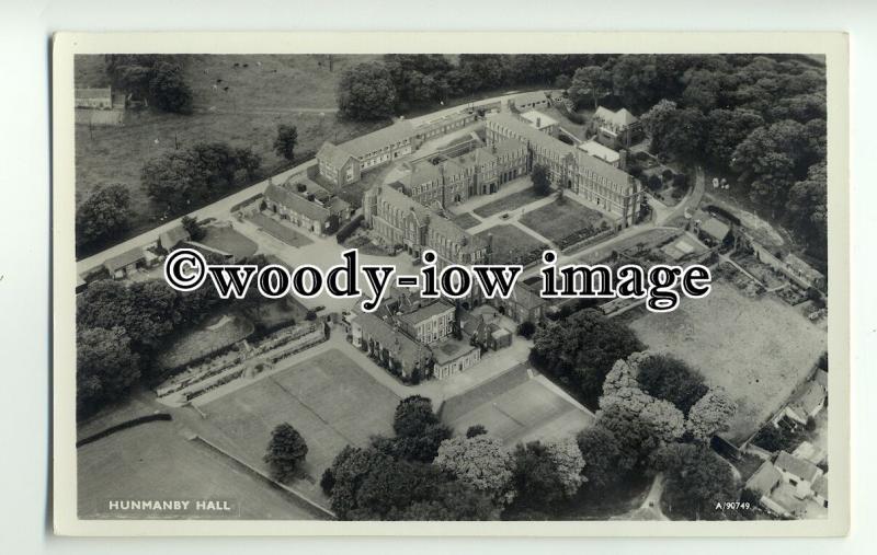 tp0988 - Yorks' - Aerial View of Hunmansy Hall  and Grounds, in Filey - Postcard