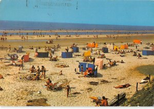 B110438 Netherlands Groeten van Ameland Strandvermaak aan de Noordzee