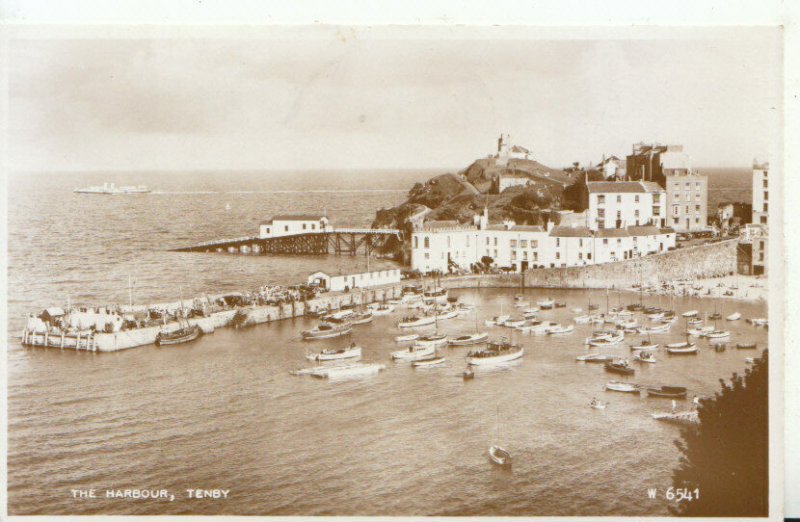 Wales Postcard - The Harbour - Tenby - Pembrokeshire - Real Photo - Ref 21098A