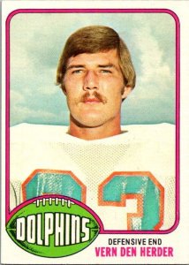 1976 Topps Football Card Vern Den Herder Miami Dolphins sk4488