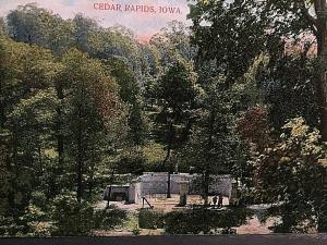 Postcard 1910 View of The Bears Den, Beaver park in Cedar Rapids, Iowa.    T4