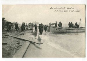 401226 ITALY Messina after earthquake russian sailors rescuers