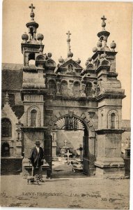 CPA St-THÉGONNEC - L'Arc de Triomphe (194249) 