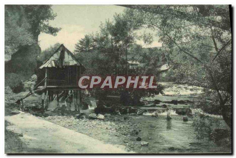 Postcard Old House at the edge of river & # 39A