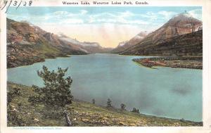 B5242 Rocky Mountains Waterton Lake