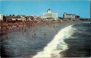 View of the Beach at Santa Monica CA Vintage Postcard K38