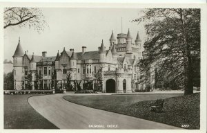 Scotland Postcard - Balmoral Castle - Aberdeenshire - Real Photograph  V2069