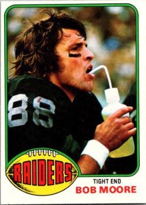 1976 Topps Football Card Bob Moore Los Angeles Raiders sk4662