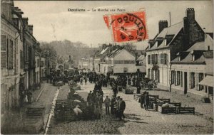 CPA DOULLENS Le Marché aux Porcs (809920)