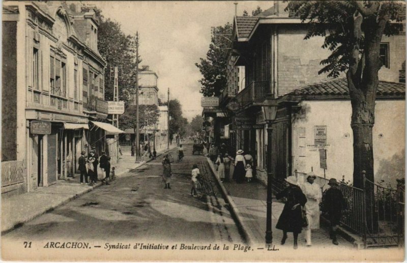 CPA ARCACHON-Syndicat d'Initiative et Boulevard de la Plage (27692)