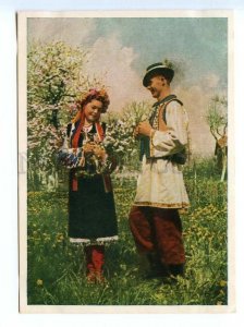 496481 1955 Ukraine Spring Bukovina photo Gelfgat couple national clothes Izogiz