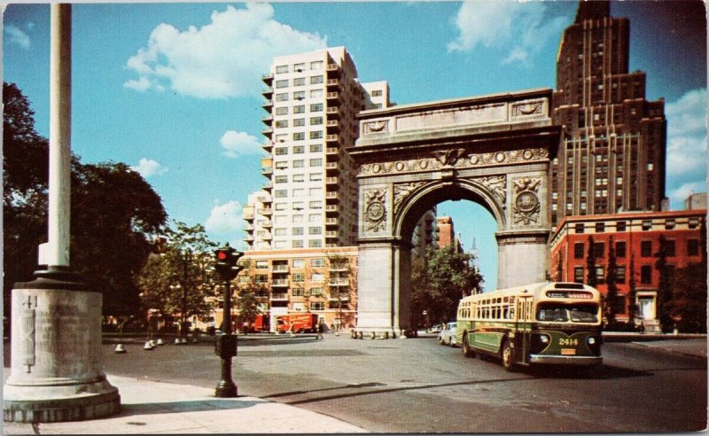 Greenwich Village NY New York Washington Square Victory Arch Bus Postcard H24 