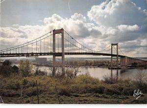 BR86000 bordeaux le nouveau pont suspendu sur la garonne france