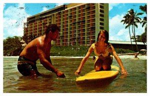 Postcard HOTEL SCENE Honolulu Hawaii HI AP9880