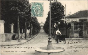 CPA AK Neuilly-Plaisance - Avenue Victor Hugo et l'Eglise (44805)