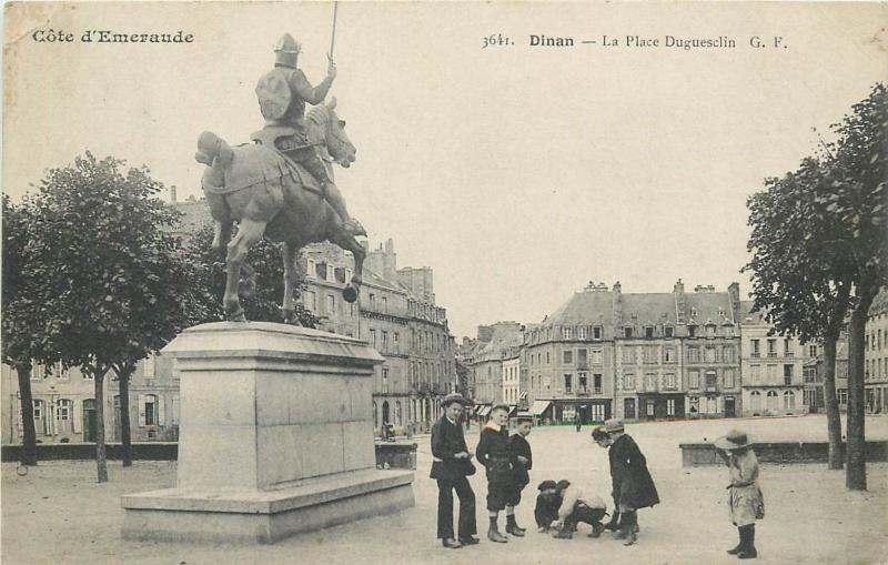 CPA France DINAN - la Place Duguesclin animee enfants