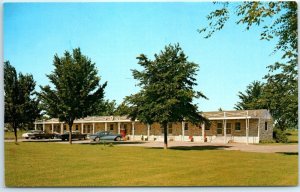 Postcard - Porky's Motel - Middleton, Wisconsin