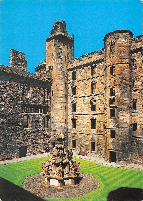 BR91721 linlithgow palace the iner close and fountain   scotland