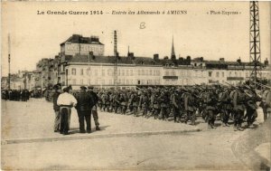 CPA La Grande Guerre 1914 - Entrée des Allemands a AMIENS (515242)