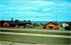 St Ignace, MI Michigan  WISHING WELL MOTEL  Roadside ca1950's Chrome Postcard