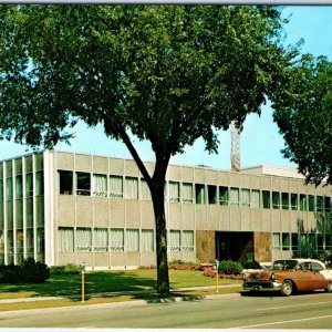 c1960s Waterloo, IA New City Hall Completed 1965 Photo Chrome Postcard Cars A62