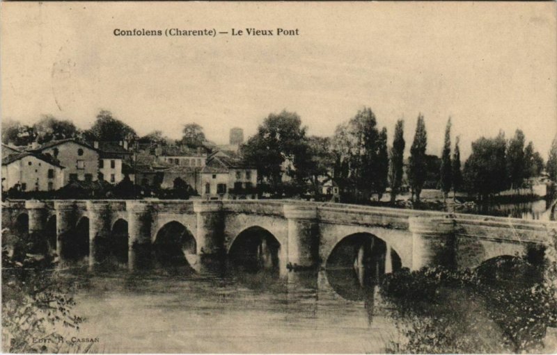 CPA Confolens LE Vieux Pont FRANCE (1074232)