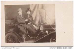 Couple Posing In Old Car Chicago Photo Postal Studio Real Photo