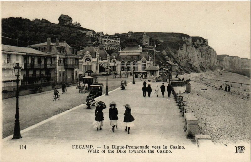 CPA FÉCAMP La Digue Promenade vers le Casino (416386)