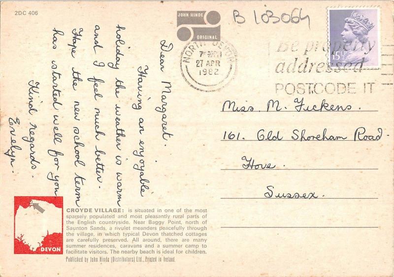 B103064 typical devon thatched cottage croyde village    uk