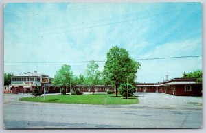 Bay City Michigan~Hammerbacher's Motel~Roadside~1950s Postcard