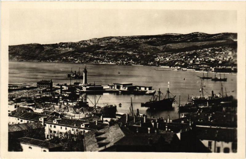 CPA AK TRIESTE Panorama e Porto. ITALY (397018)