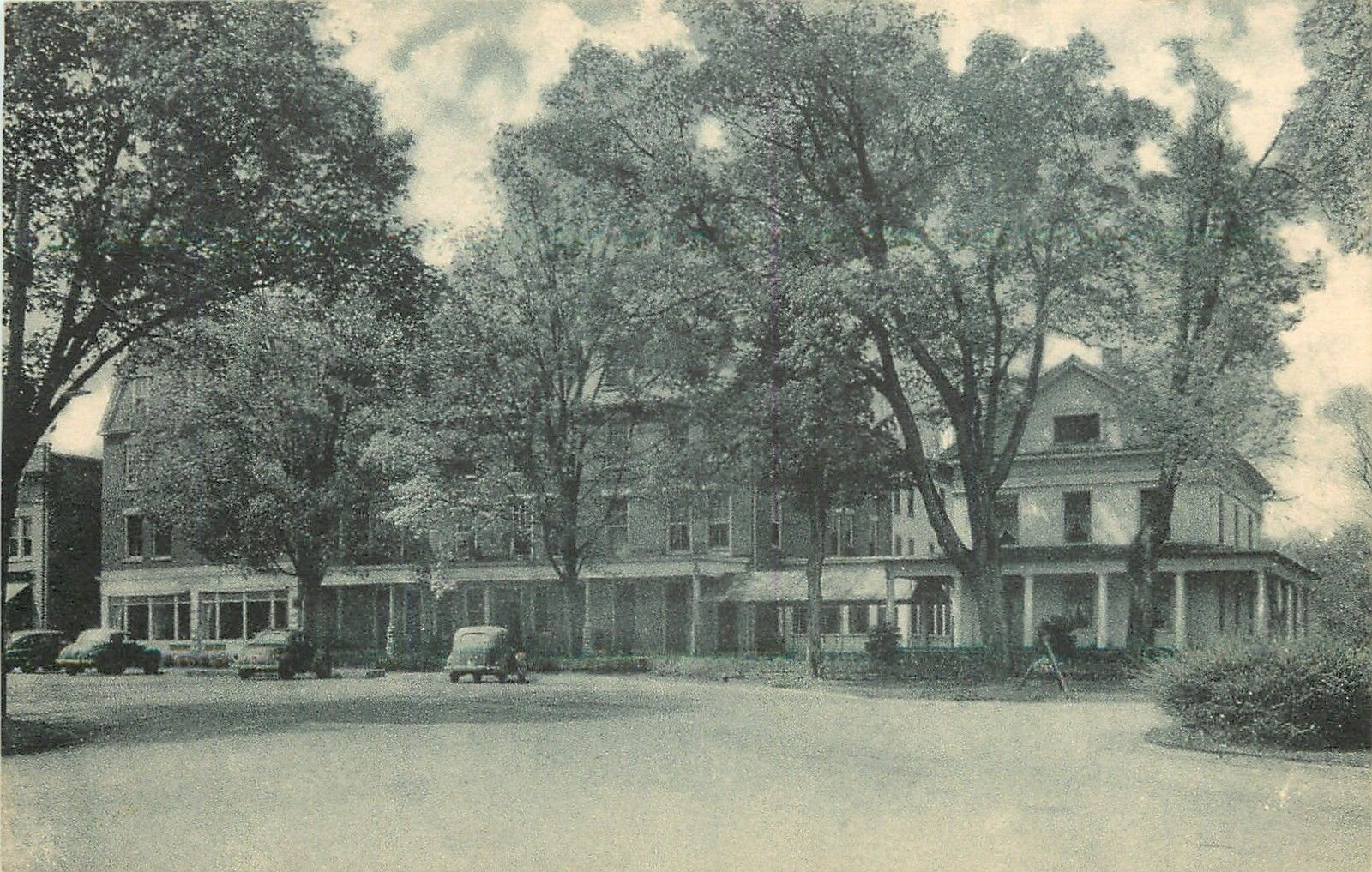 Brandon Vermont~The Brandon Inn And Annex~1940s Cars Postcard ...