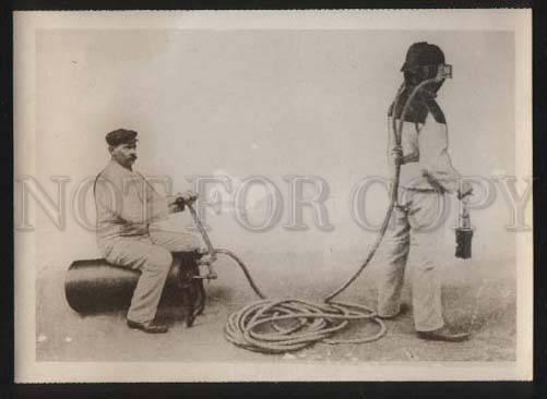 100245 RUSSIAN MILITARY DIVER Before immersing Vintage photo