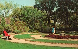 Vintage Postcard Visitors To Greenfield Village Floral Clock Dearborn Michigan