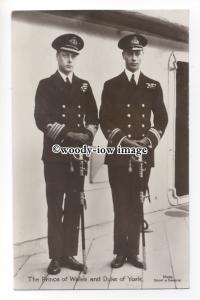 r1090 - Prince of Wales & Duke of York on board a ship- postcard Picturegoer R17