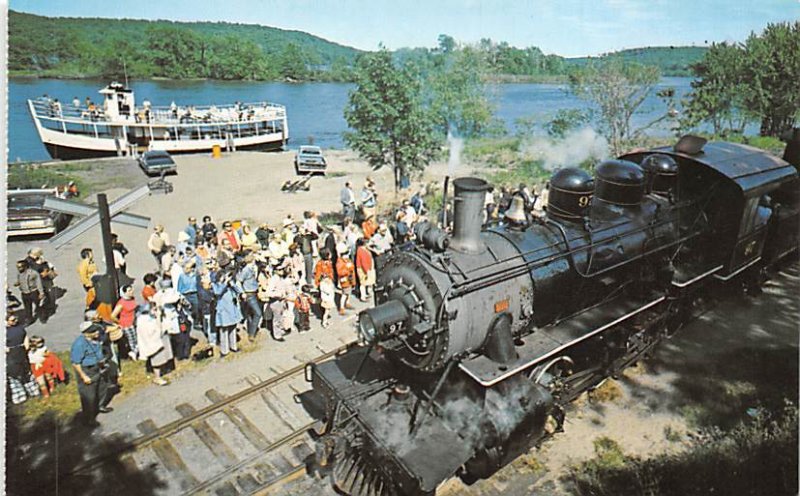 Steam Train And Riverboat Valley  Essex CT 