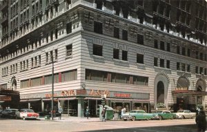 LA SALLE HOTEL Street Scene CHICAGO, IL 1950s Cars Chrome Vintage Postcard