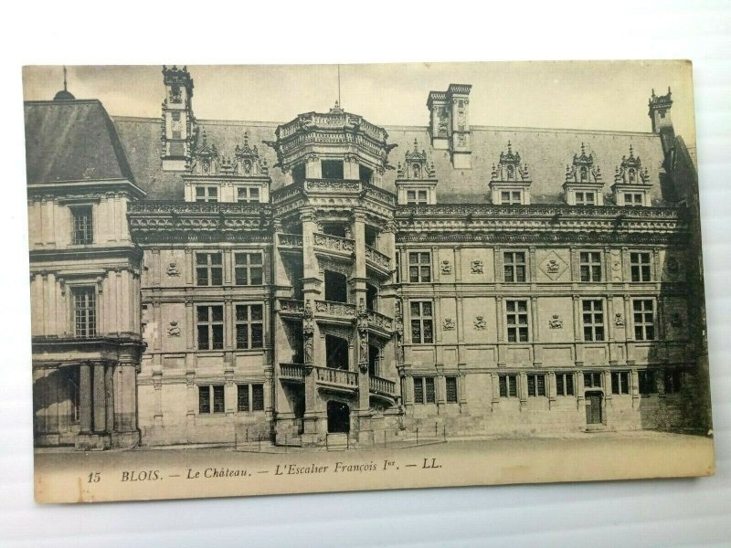 Vintage Postcard France BLOIS Le Chateau Building L'Escalier Francois Ier