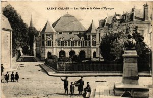 CPA St-Calais - Les Halle et la Caisse d'Epargne (299348)