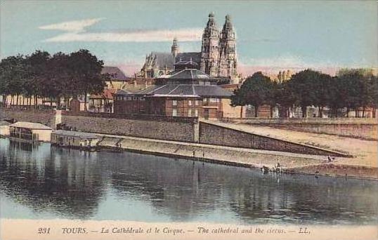 France Tours La Cathedrale et le Cirque