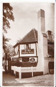 Hertfordshire Postcard - Ye Old Fighting Cocks - St Albans - Real Photo  A4738