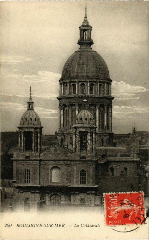 CPA Boulogne sur Mer- La Cathedrale FRANCE (1021073)